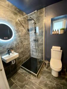a bathroom with a shower and a toilet and a sink at Stylish Studio near Regents Park n6 in London