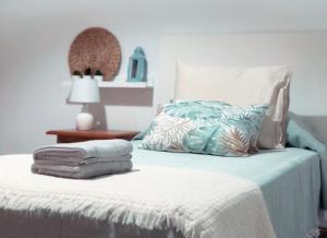 a bedroom with a bed with a pillow and a table at Isamena in Las Playitas