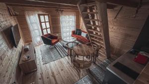 an overhead view of a living room in a log cabin at Nicola’s hill in Žabljak