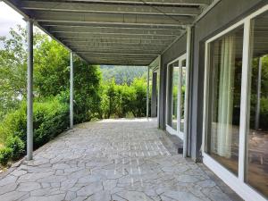 Zahrada ubytování River Mosel Holiday Homes, Meerfeld studio with a lake view