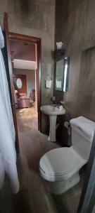 Koupelna v ubytování Hotel Suites La Fortuna