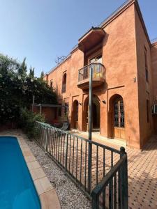 Πισίνα στο ή κοντά στο The Majestic Marrakesh Villa 16