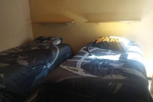 Un pat sau paturi într-o cameră la DEPARTAMENTO CERCA DE PERINORTE
