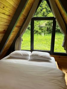 Postel nebo postele na pokoji v ubytování Tuna bungalov