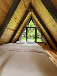 Postel nebo postele na pokoji v ubytování Tuna bungalov