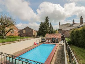 a swimming pool in the backyard of a house at Wolds Way in Bainton
