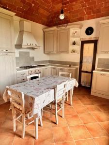 Kuchyň nebo kuchyňský kout v ubytování Le volte in Toscana