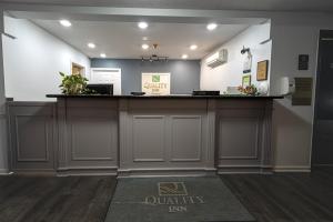 Sijil, anugerah, tanda atau dokumen lain yang dipamerkan di Quality Inn & Suites Tulare +28 gambar