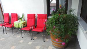 Posezení v ubytování Gästehaus und Weinbau Zur Wiederkehr Strudler
