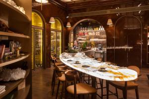 Um restaurante ou outro lugar para comer em Rosewood São Paulo