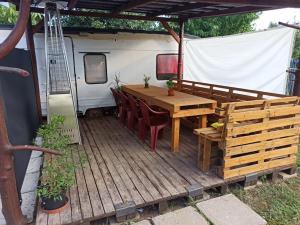 a wooden deck with a table and chairs in a trailer at Odpočinek na venkově 