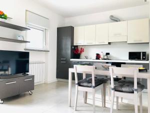 A kitchen or kitchenette at Stepandgo Milano Navigli