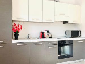 A kitchen or kitchenette at Stepandgo Milano Navigli