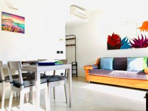 A seating area at Stepandgo Milano Navigli