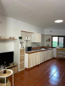 a kitchen with a sink and a counter top at Sunset Dream, casa en la playa con terraza in Las Lagunas