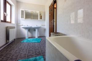 Ένα μπάνιο στο Apartments Aneta +32 φωτογραφίες