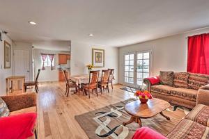 O zonă de relaxare la Mtn-View Home Less Than 1 Mi to Lake Elsinore!