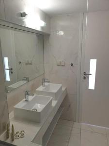 A bathroom at HH Bay