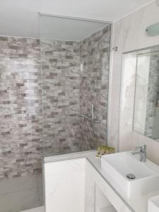 A bathroom at HH Bay
