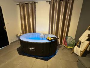 Ảnh trong thư viện ảnh của Love Room avec Jacuzzi proche Paris et Roissy CDG ở Persan +2 ảnh