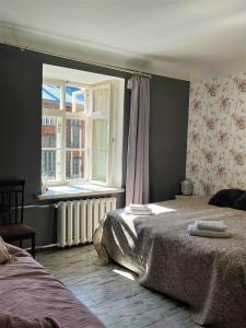 a bedroom with a bed and a window at Godart Rooms Guesthouse in Tallinn