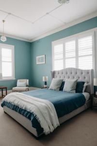 The Westbury Dubbo客房内的一张或多张床位