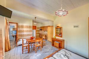 Kuchyň nebo kuchyňský kout v ubytování Hotel Smaragdi Apartments