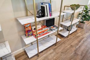 a book shelf with books on it in a room at City Getaway Yard Bbq Games Wifi Pets Ok in Houston +25 photos
