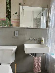 Gallery image of Deconstructed Loft in Greenpoint in Brooklyn