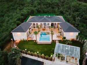 The swimming pool at or close to Kartal Konağı