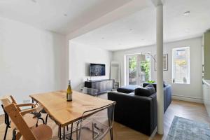 a living room with a table and a couch at Modern 3 Bed Apartment in Tottenham in London