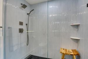 Koupelna v ubytování Updated Getaway with Pool and Hot Tub on Less Than 3 Acres!