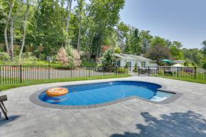 Bazén v ubytování Updated Getaway with Pool and Hot Tub on Less Than 3 Acres! nebo v jeho okolí