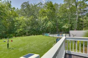 Zahrada ubytování Updated Getaway with Pool and Hot Tub on Less Than 3 Acres!