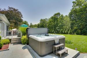 Zahrada ubytování Updated Getaway with Pool and Hot Tub on Less Than 3 Acres!