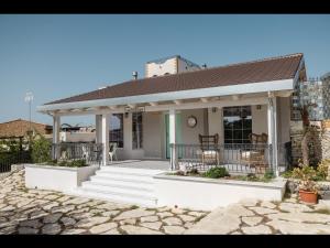 a small white house with a porch and stairs at Villa Platani Luxury Suite in Cianciana