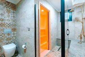 A bathroom at Kartal Konağı