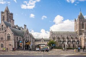 a large cathedral with a car parked in front of it at Cosy Cottage in the City in Dublin