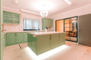 A kitchen or kitchenette at Kartal Konağı