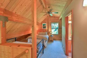 a bedroom with two beds in a log cabin at Leavenworth Cabin 3 Mi to Lake Wenatchee Hot Tub! in Leavenworth