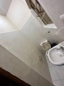 Casa Pavón في موريليا: حمام مع مرحاض ومغسلة