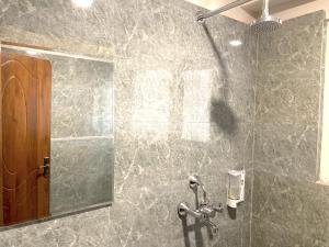 Kamar mandi di Hotel Pala