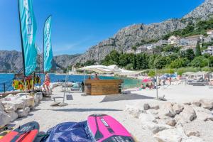 Fotografia z galérie ubytovania Apartments by the sea Omis - 6003 v Omise
