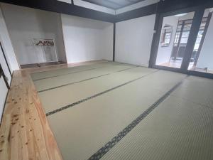 an empty room with white walls and a wooden floor at SEA&SEE KOSE in Kose