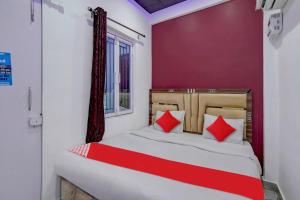 Postel nebo postele na pokoji v ubytování OYO Flagship Ss Hotel