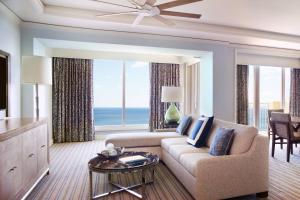 Posezení v ubytování The Ritz-Carlton Key Biscayne, Miami