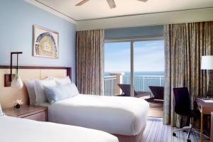 Postel nebo postele na pokoji v ubytování The Ritz-Carlton Key Biscayne, Miami