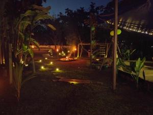 En hage utenfor Nomada Hostel