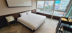 Letto o letti in una camera di 慶爾喜旅館西門捷運館Gugis Inn