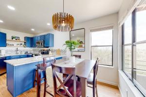 A kitchen or kitchenette at Canyon Oasis- Canyon View #3214